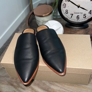 Women’s black lightly used mules